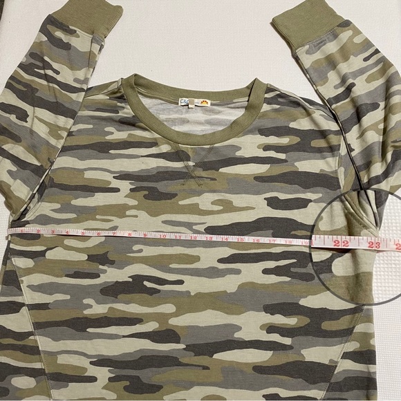 C&C California Women Camo Print Sweater Size XL - Picture 12 of 14